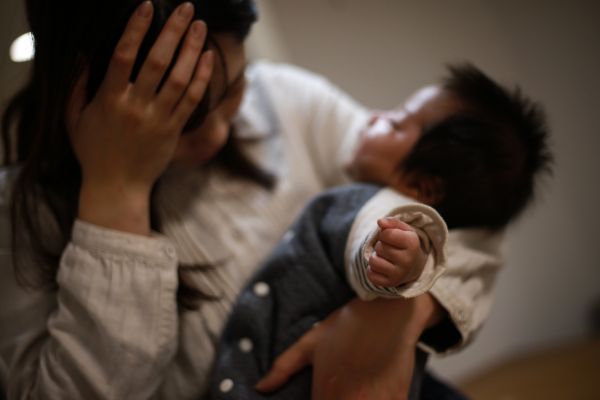 when to worry about baby milestones