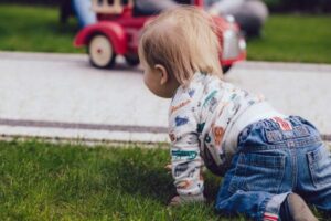 Signs Your Baby Is Ready to Crawl (and How to Encourage It)
